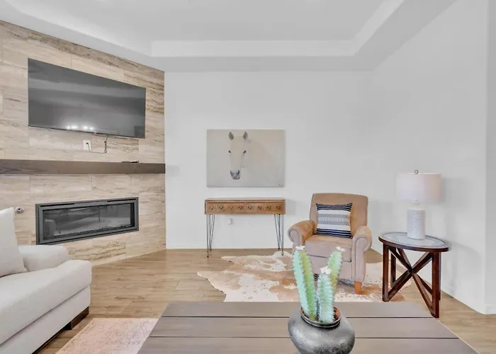 Holiday home Design Dream, 4 Bedroom 3 Ba, Garage, Mountain Views *