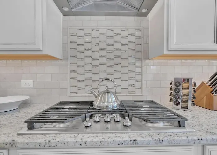 Holiday home Design Dream, 4 Bedroom 3 Ba, Garage, Mountain Views
