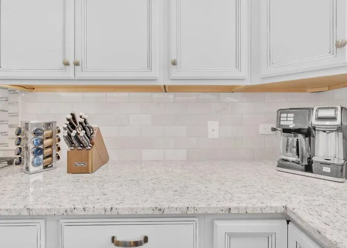 Holiday home Design Dream, 4 Bedroom 3 Ba, Garage, Mountain Views