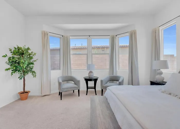 Design Dream, 4 Bedroom 3 Ba, Garage, Mountain Views *